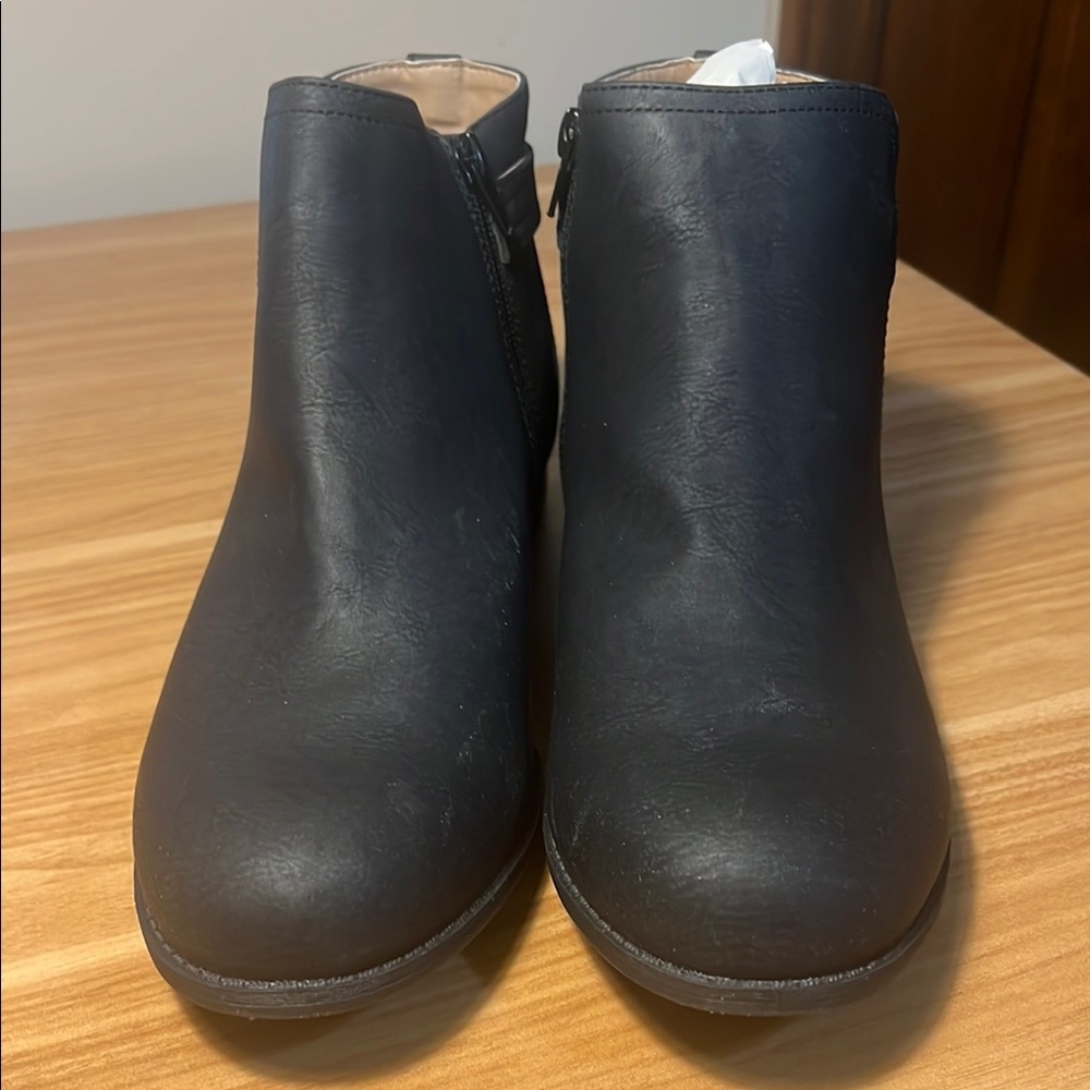 Life stride fiery black 9.5 men’s shoes.